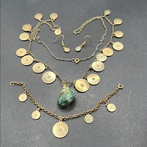 Vintage seashell necklace, earrings and bracelet